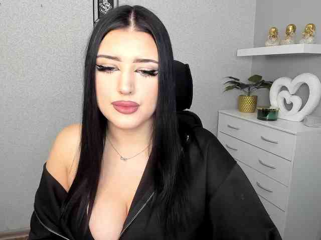 Miabrunette22 webcam