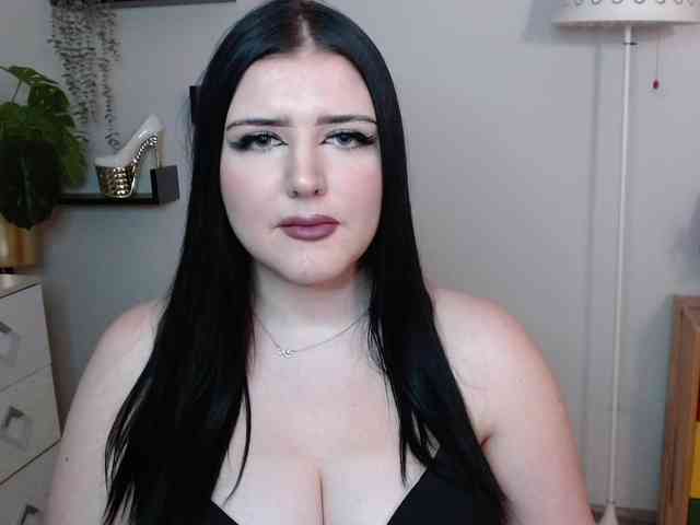 Miabrunette22 webcam