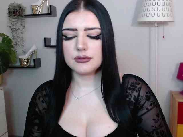 Miabrunette22 webcam