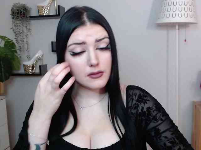 Miabrunette22 webcam