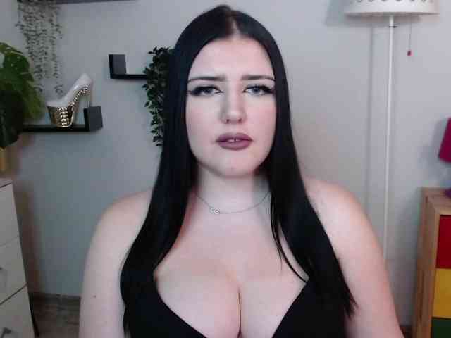 Miabrunette22 webcam