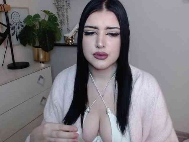 Miabrunette22 webcam