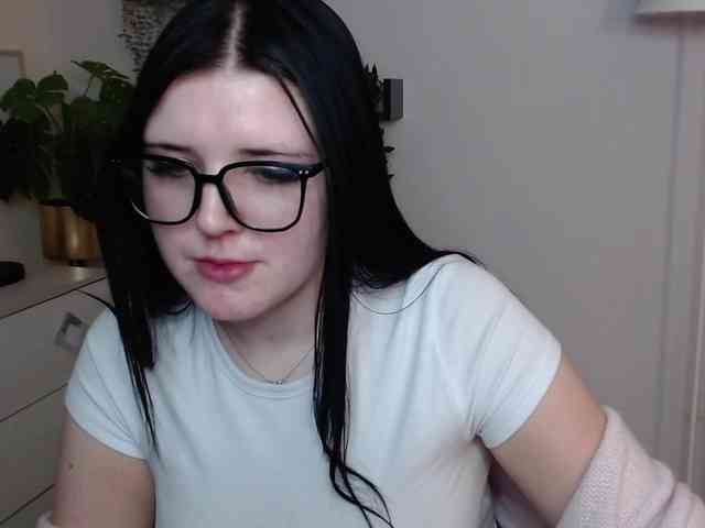 Miabrunette22 webcam