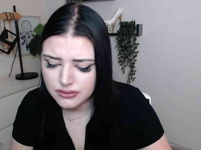 Miabrunette22 webcam