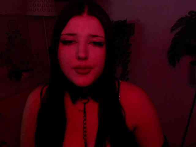 Miabrunette22 webcam