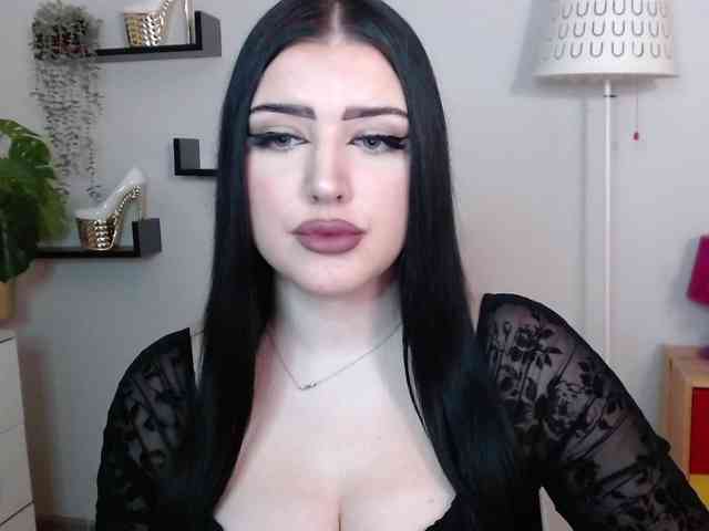 Miabrunette22 webcam