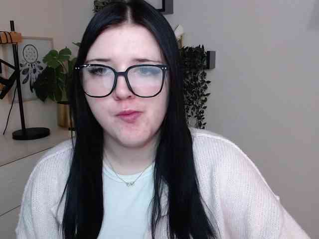 Miabrunette22 webcam