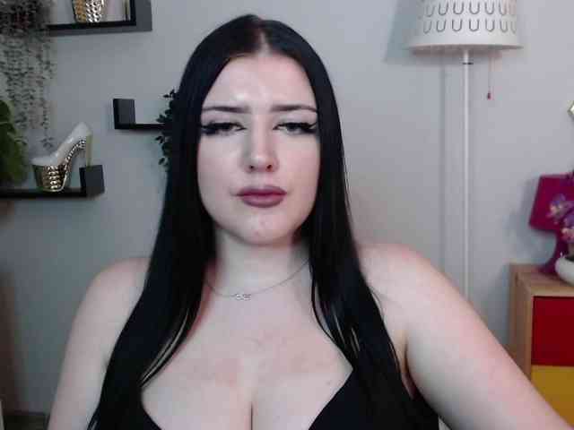 Miabrunette22 webcam
