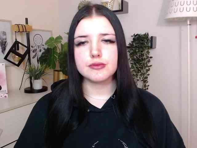 Miabrunette22 webcam