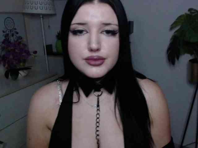 Miabrunette22 webcam