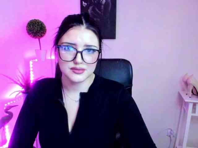 Miabrunette22 webcam