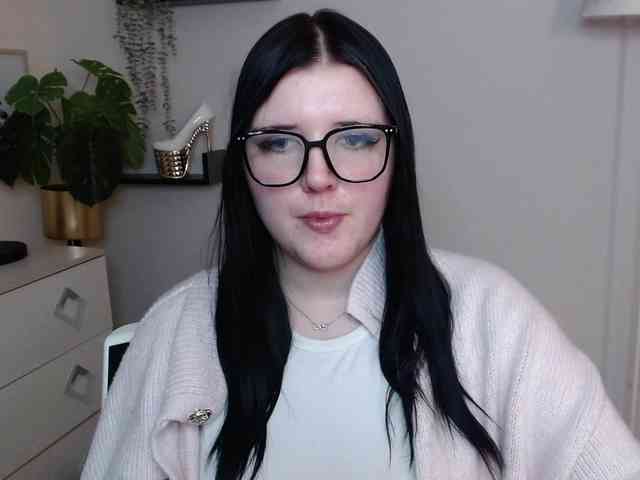 Miabrunette22 webcam