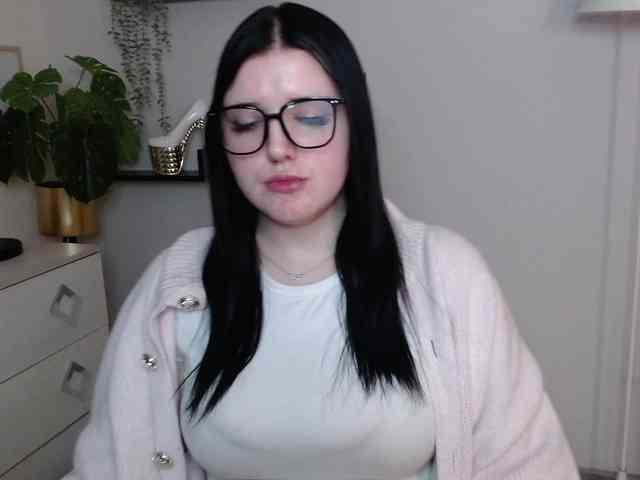 Miabrunette22 webcam