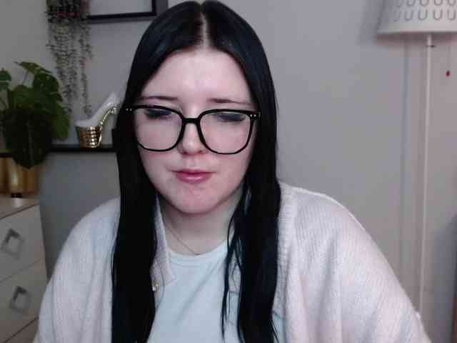 Miabrunette22 webcam