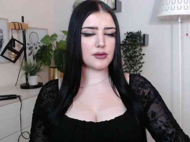 Miabrunette22 webcam
