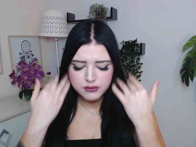 Miabrunette22 webcam