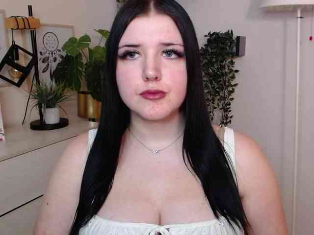 Miabrunette22 webcam