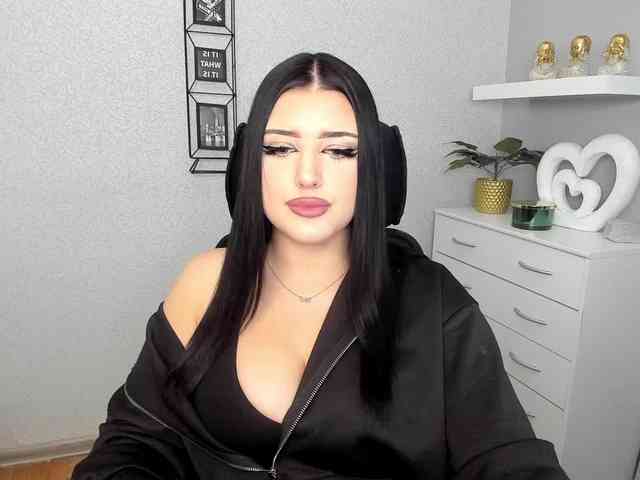 Miabrunette22 webcam