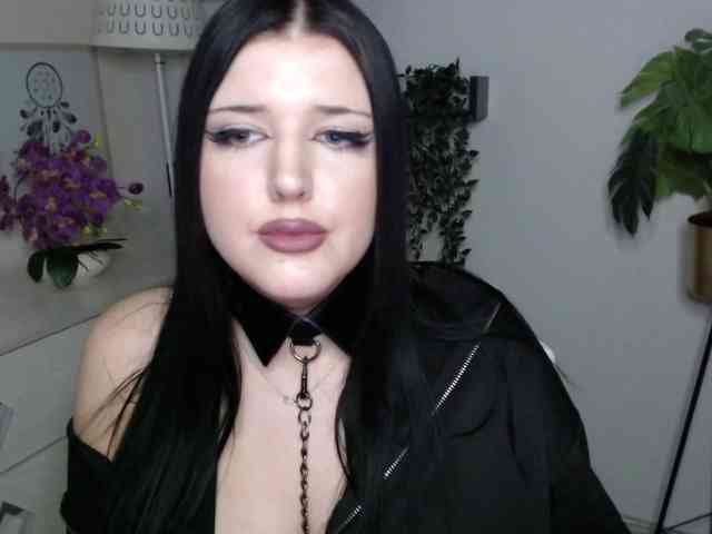Miabrunette22 webcam