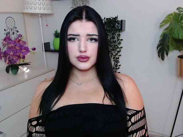 Miabrunette22 webcam