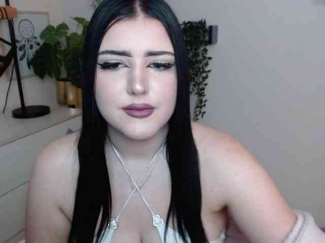 Miabrunette22 webcam
