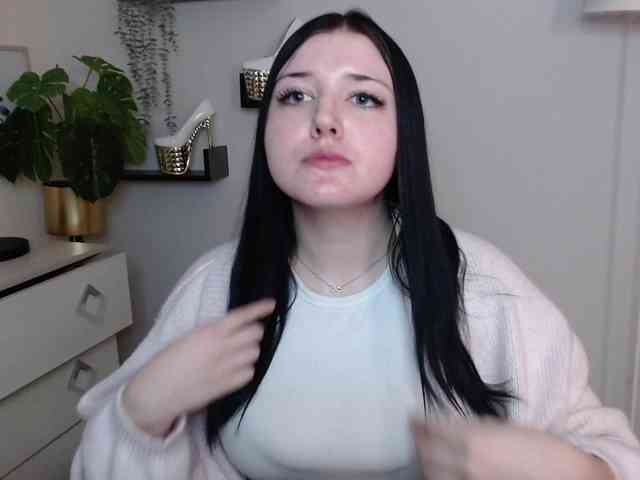 Miabrunette22 webcam