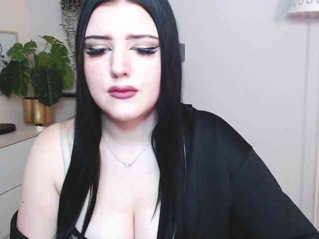 Miabrunette22 webcam