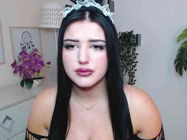 Miabrunette22 webcam
