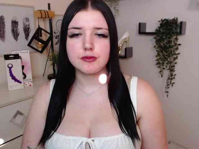 Miabrunette22 webcam