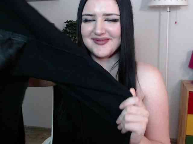 Miabrunette22 webcam