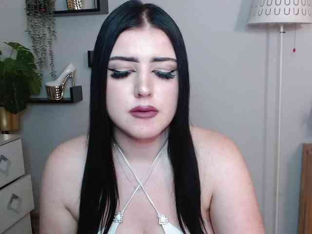 Miabrunette22 webcam