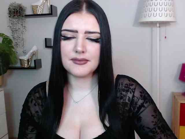 Miabrunette22 webcam