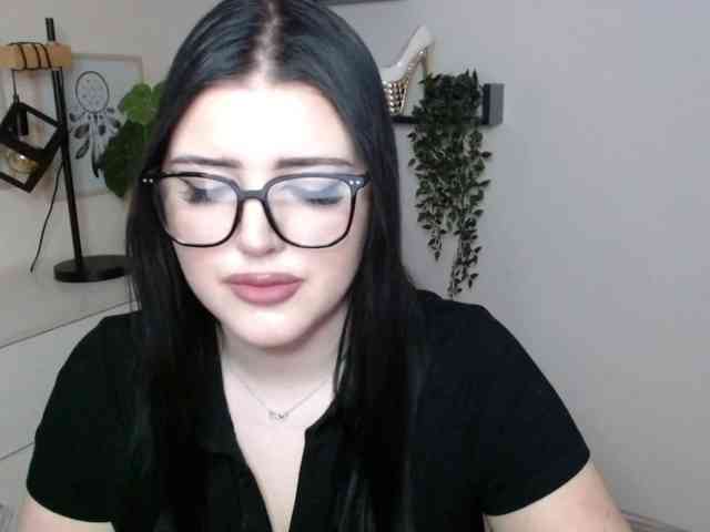 Miabrunette22 webcam