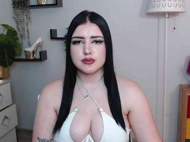 Miabrunette22 webcam