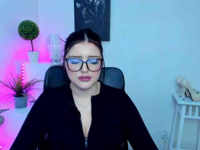 Miabrunette22 webcam