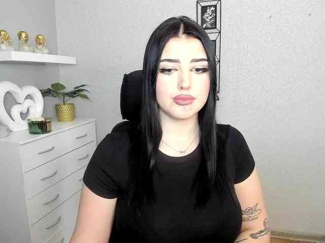Miabrunette22 webcam