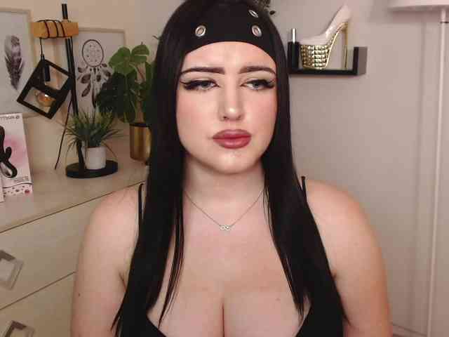 Miabrunette22 webcam