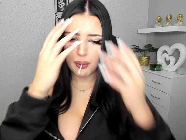 Miabrunette22 webcam