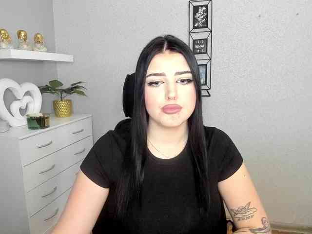 Miabrunette22 webcam