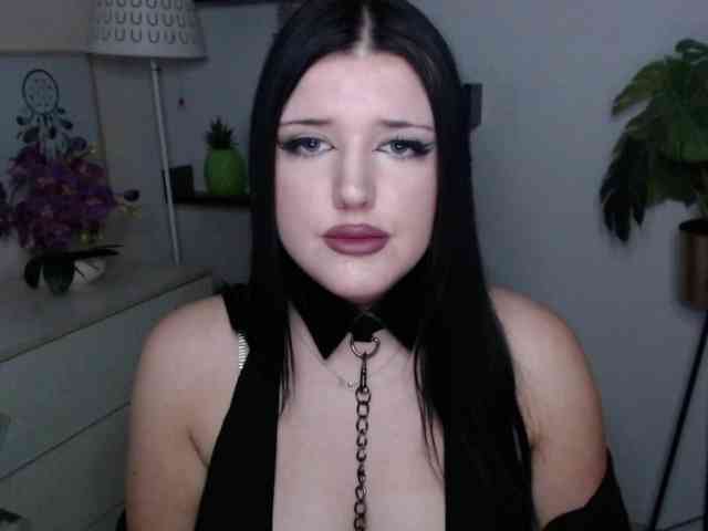 Miabrunette22 webcam