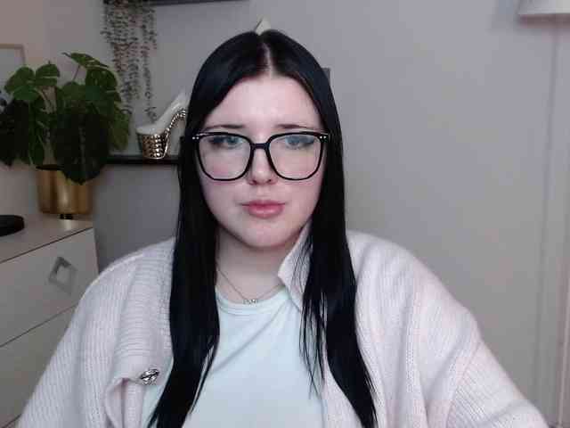 Miabrunette22 webcam