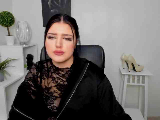 Miabrunette22 webcam