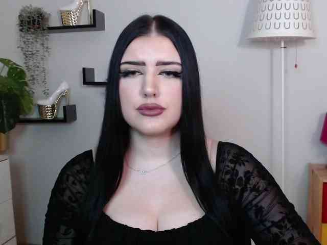 Miabrunette22 webcam