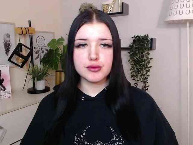 Miabrunette22 webcam