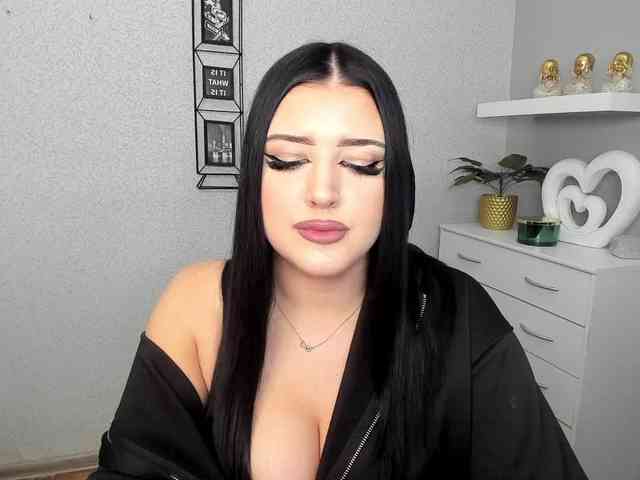 Miabrunette22 webcam