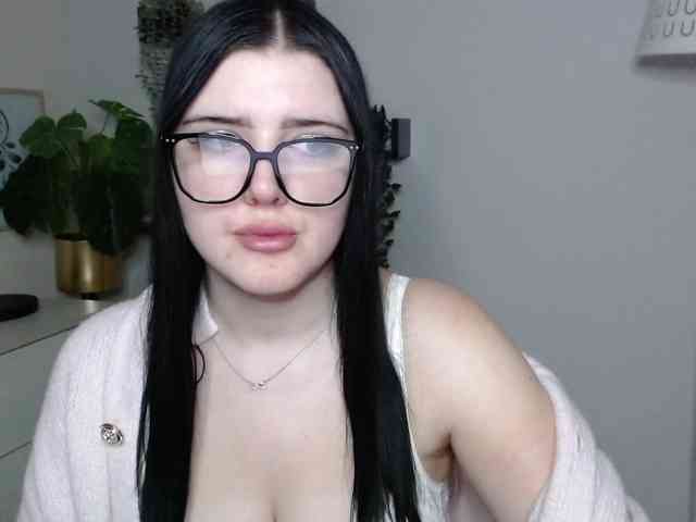 Miabrunette22 webcam