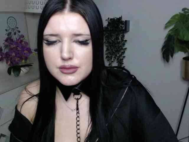 Miabrunette22 webcam