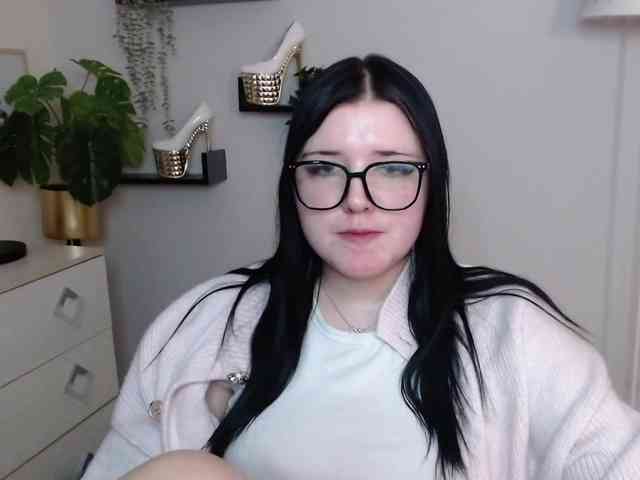 Miabrunette22 webcam
