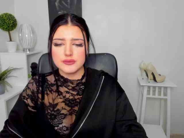 Miabrunette22 webcam