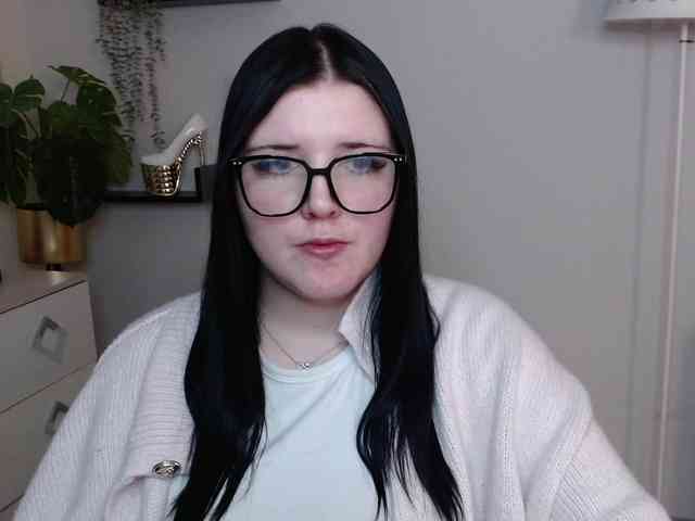 Miabrunette22 webcam